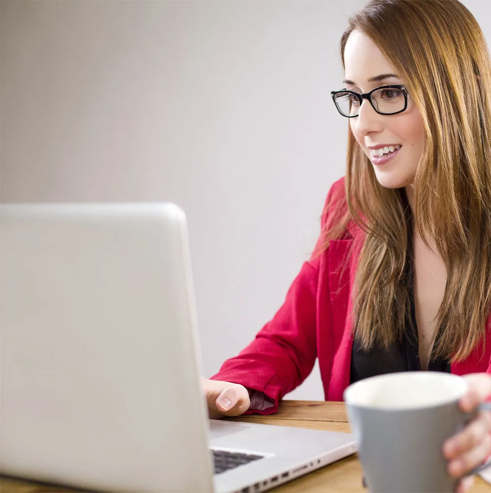 lp25-girl-with-laptop